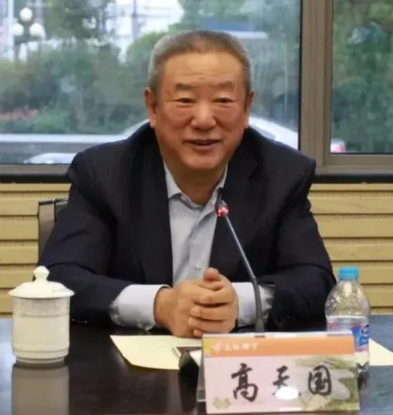 安信信托的前身是国资企业鞍山信托,90年代便已登陆上交所,迄今为止仍