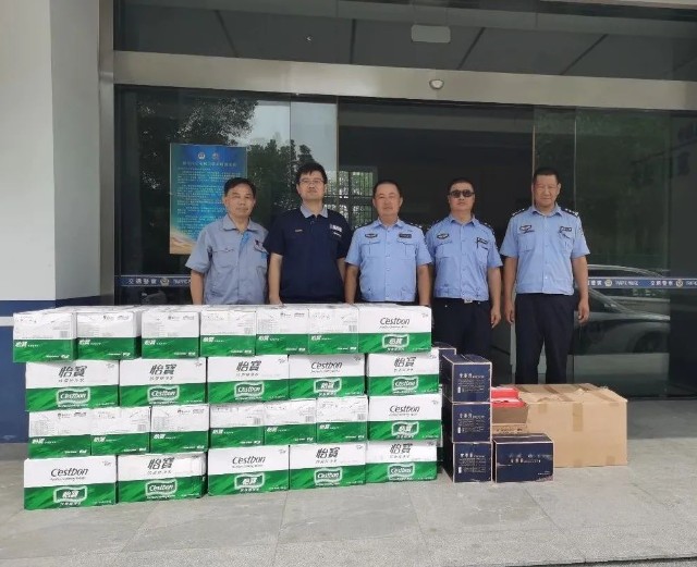 宝通科技近日先后走访慰问了梅村交警中队,梅村派出所和梅村城管中队