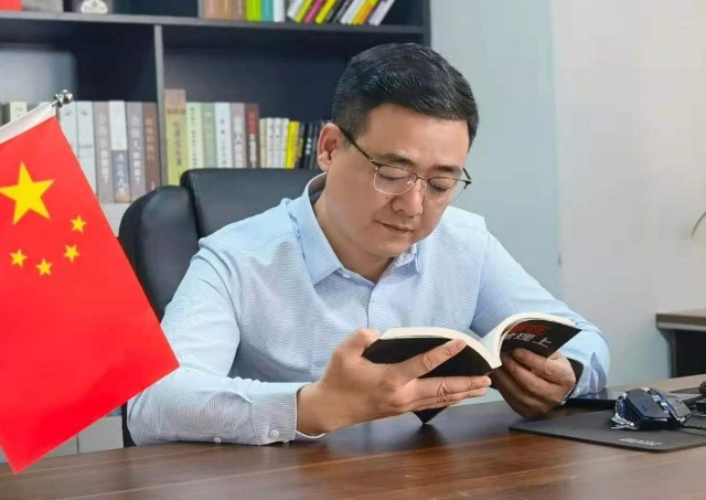 民族企业家叶必文只有创新才能进步