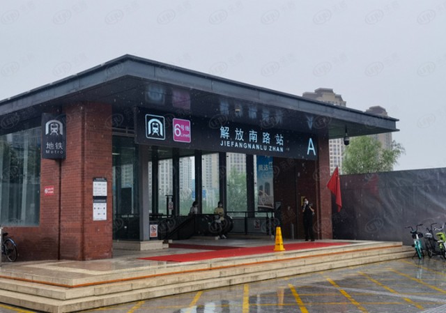 新梅江地铁上盖玻璃天幕住宅中海寰宇时代楼盘测评
