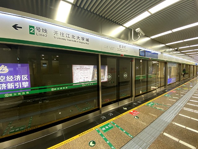 9月19日,哈尔滨地铁2号线一期载客试运营,这是连通江南老城区和松北