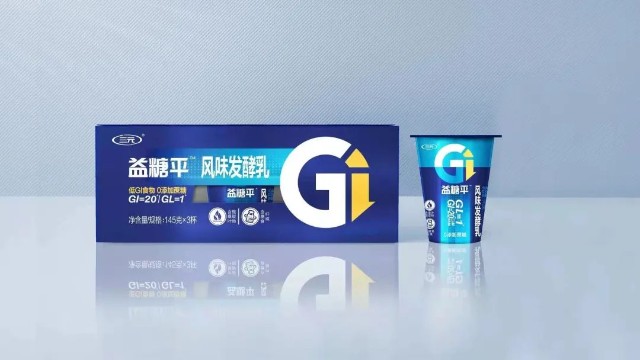 > 其中,三元通过优选配料,精进配方研发的国内首款低gi/gl益糖平酸奶