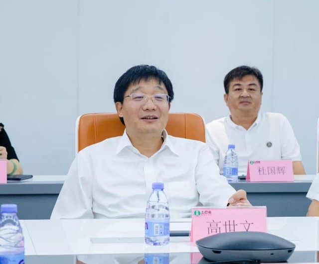 "抚州市委副书记,代市长高世文希望,能发挥抚州当地自身的特点,特色和