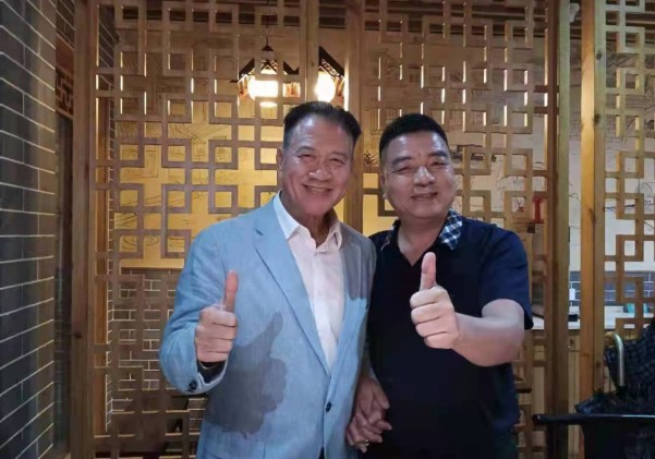 裕贡酒丨赴昔日大哥万梓良的一场密约