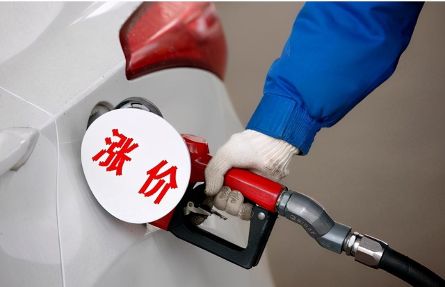 油价调整注意后天油价大涨预计上调295元吨可提前加油