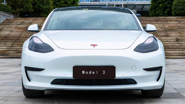 小鹏p5对比特斯拉model3老司机最终选了谁