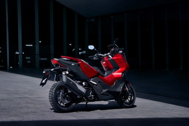 2021米兰车展本田跨界踏板adv350海外发布