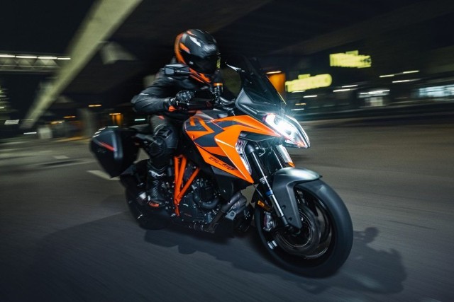 2022ktm1290gt米兰车展发布配备半主动电子悬挂