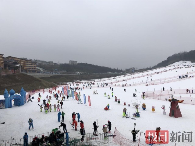 喜迎冬奥恩施绿葱坡滑雪场春节3天迎客1万人次