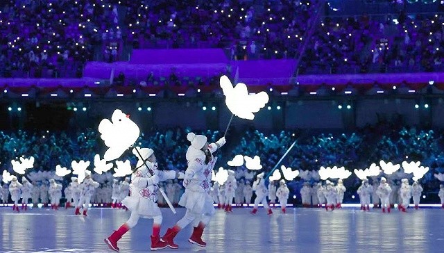 2022年北京冬奥运会开幕式上的"和平鸽(图片来源:新华社)2月4日,第24