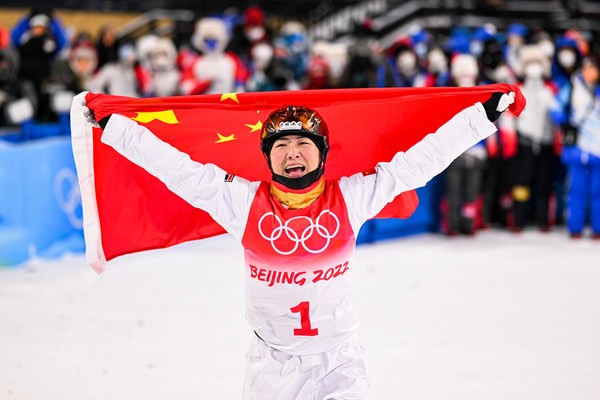 身披fila斐乐凌空冰雪科技战袍徐梦桃成最美冰雪女将