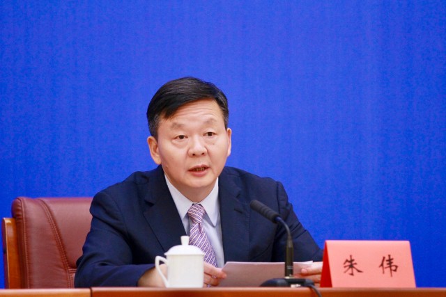 广东发改委朱伟推动重大产业项目向沿海经济带东西两翼布局