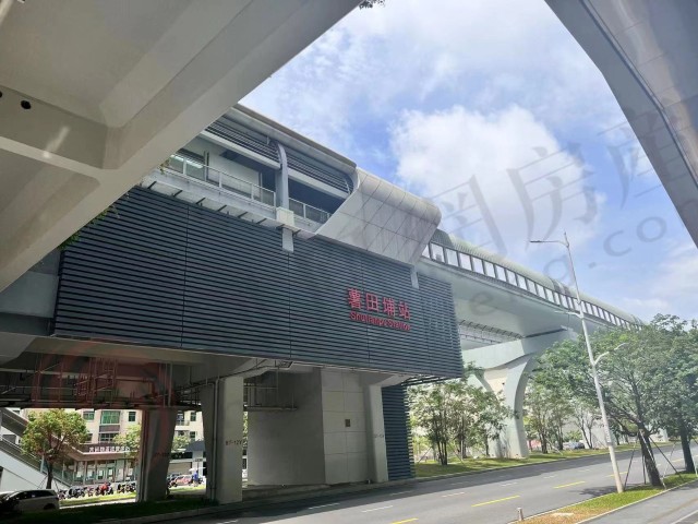 属于地铁口物业,距离地铁6号线薯田埔站约260米,西侧靠近宝安松岗片区
