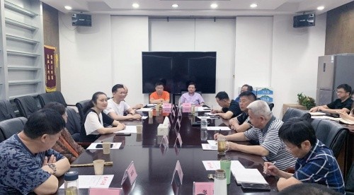 陈霞,副秘书长杨锦天,艺术顾问杨阳;苏州市"三会"会长(理事长)曹霞富