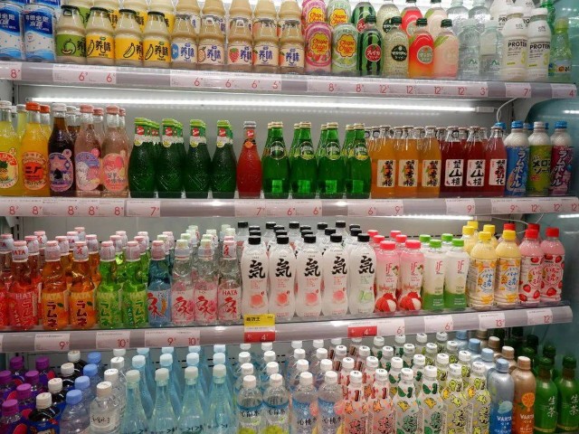 如何看配料表,少交"智商税?千亿赛道的饮料市场"内卷"现象十分普遍.