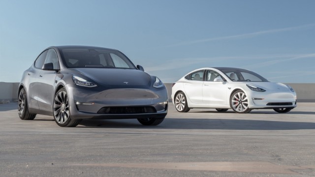 特斯拉高管:model 3 / y 太暢銷,近期推更廉價車型意願降低_財富號