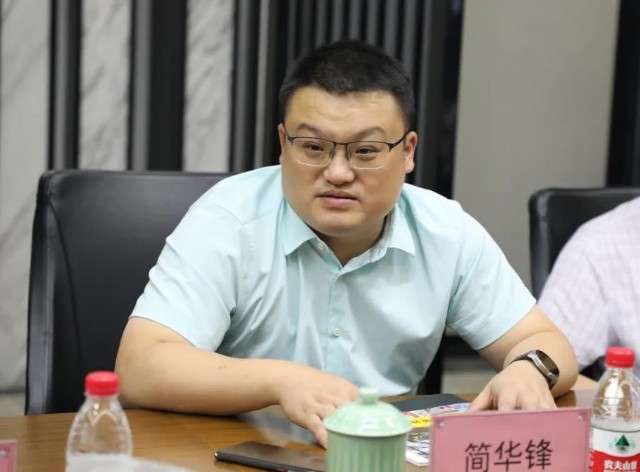 新余市渝水区区长简华锋一行莅临华铁应急调研