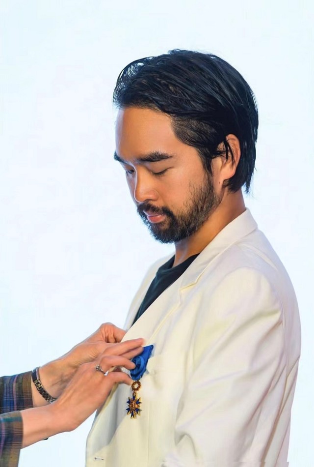 新世界总裁郑志刚在过什么样的生活