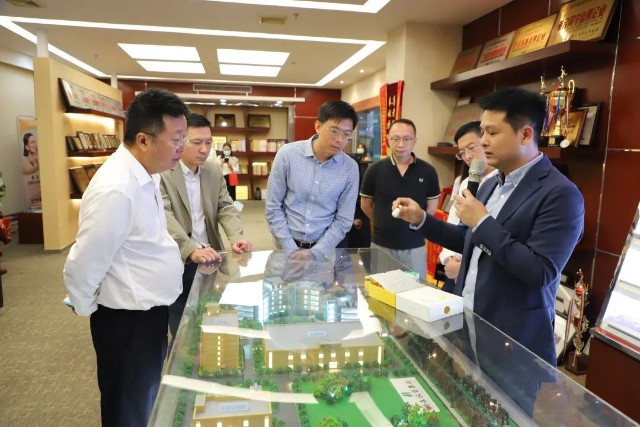 世界莞商领导走访青年工作委员会