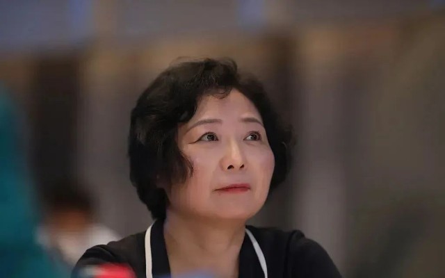 吴亚军交棒与去家族化