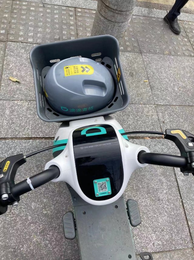 用户使用青桔单车后完整归还遭平台收取头盔锁费