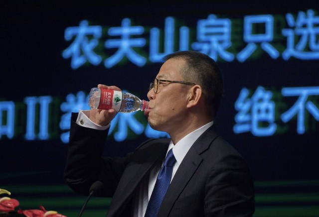 身价高达4450亿创首富新纪录钟睒睒不惧首富魔咒