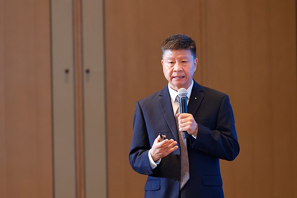 中国科学院院士孙世刚材料界面传输系统创新应对锂电池四大挑战