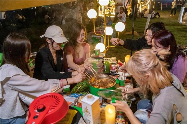 户外烧烤燃音乐锅圈食汇倾力赞助西湖音乐节