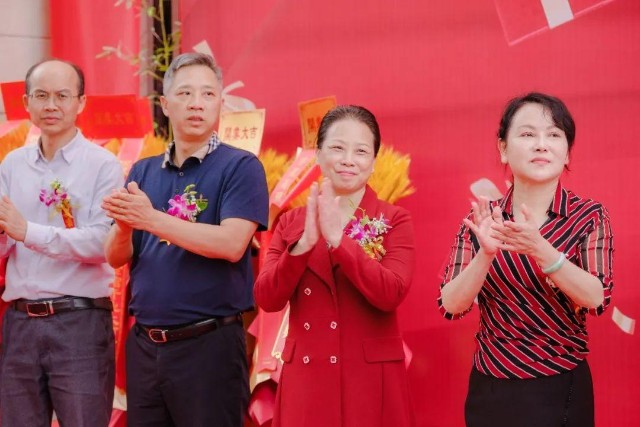 广西农垦集团董事黄文德,广西农垦茶业集团董事长蒋
