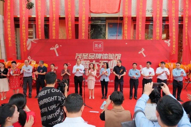 广西农垦集团董事黄文德,广西农垦茶业集团董事长蒋