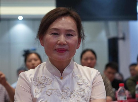 特邀嘉宾:圣爱中医集团董事长,圣爱中医大讲堂堂主刘琼女士特邀主持