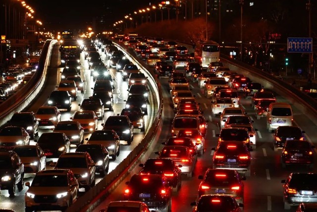 北京又又又开始堵车了