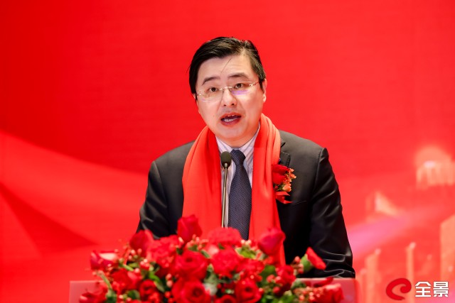 郁伟君.jpg