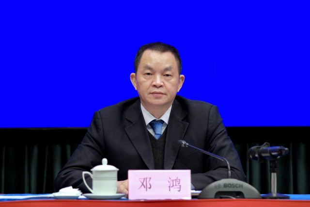 广东省政府新闻办举办2022年广东省营商环境评价情况发布会邓鸿主持