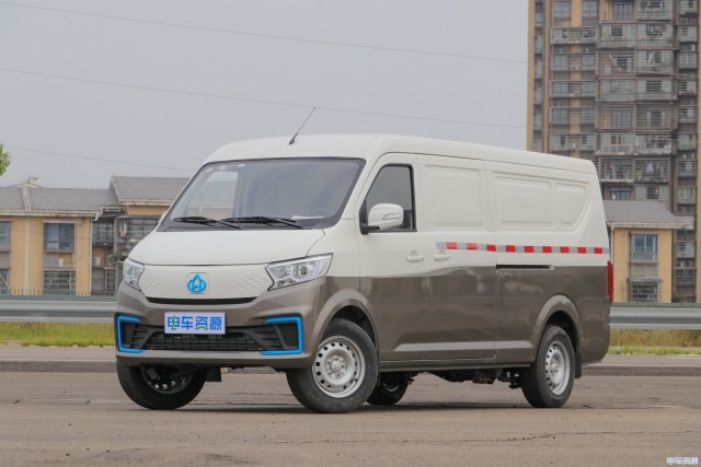 去年长安跨越推出过一款全新的产品长安跨越星v5 ev,今年申报了一款