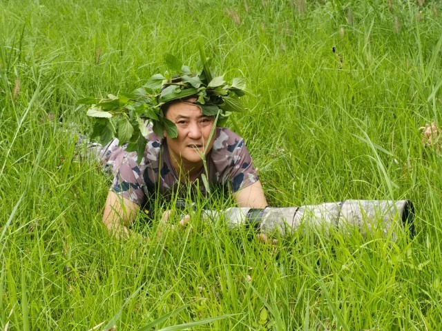 向世界传播中国生态故事理念世界鸟王艾雅康被授予世界生产力科学院