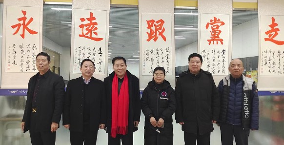 当天,红色书画院还聘请时代教育集团董事长赵洪利为副院长,并颁发聘书