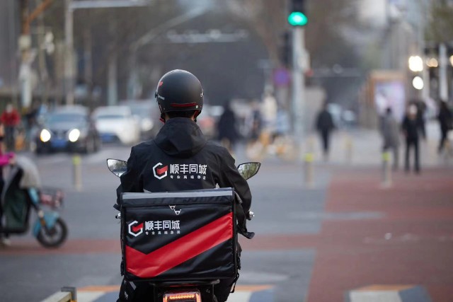 除夕夜在万家灯火中穿梭顺丰同城百万骑士全力保障年夜饭配送