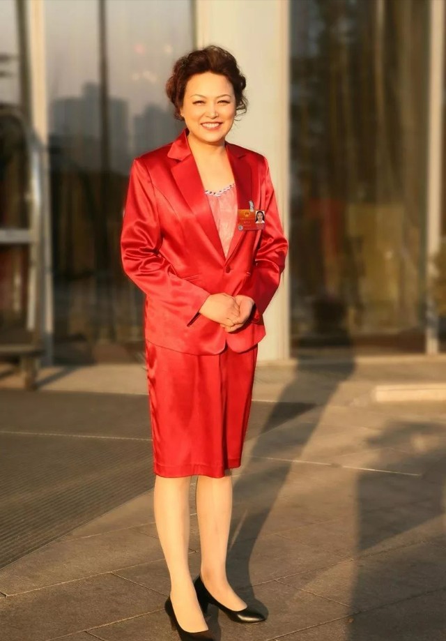 河北保定打工妹助老板成千亿富豪跳槽小鹏汽车拿天价年薪吗