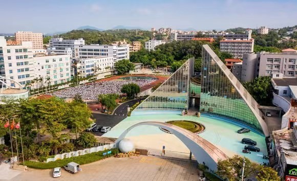 泉州华光职业学院三秩芳华辉影流光