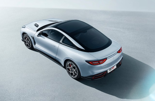 上半年上市交付哪吒双门四座轿跑定名哪吒gt