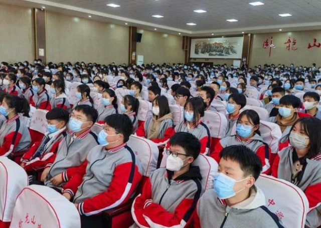 观高雅艺术赏文化经典山东歌舞剧院交响乐团走进嘉祥卧龙山中学