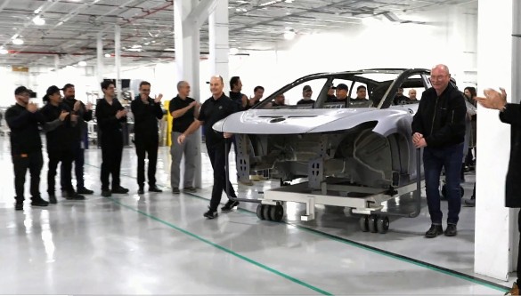耗时9年，亏掉近240亿！FF91开始量产，贾跃亭再提“为梦想窒息”，网友吐槽：发布会看了个寂寞_财富号_东方财富网