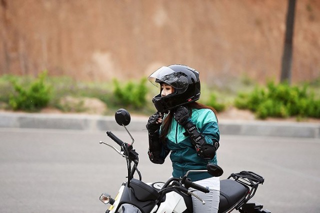 2022年5月26日,北京东四环边摩托车爱好者在进行着摩托车展示,如今,在