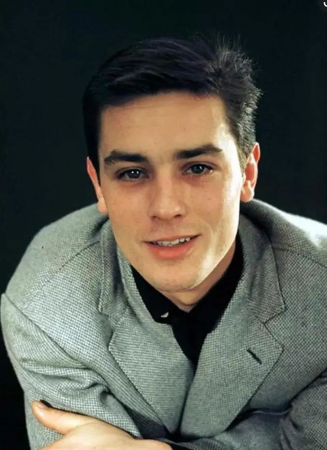 【艺点资讯】"全球第一美男"阿兰德龙的六十年传奇收藏