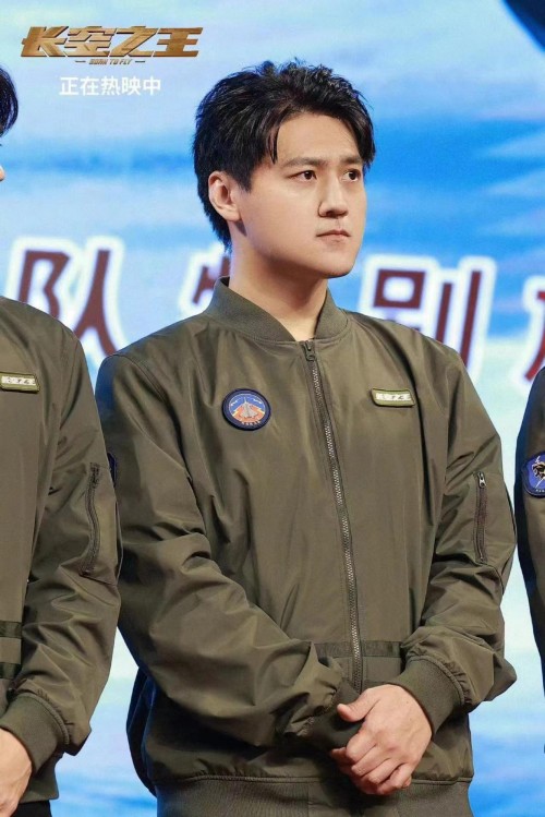 卜钰现身长空之王路演武汉站