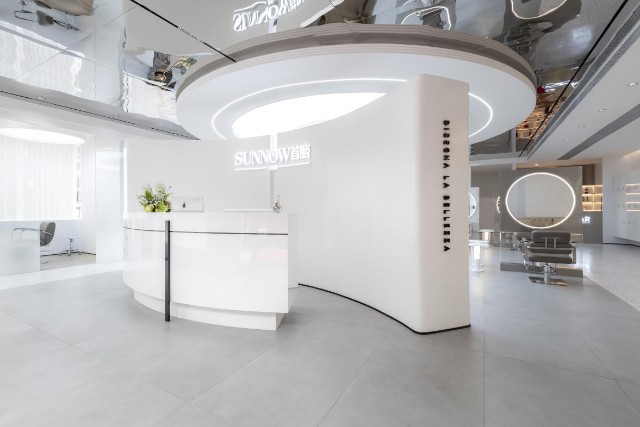 祝贺首脑董事长高颖荣获深圳十大金口碑人物称号