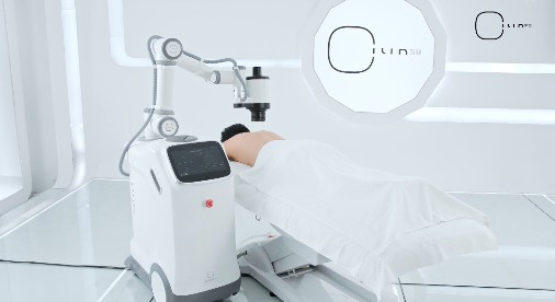 机器人能做到精准控温,控距,让艾灸过程热而不燥,最大限度地确保理疗