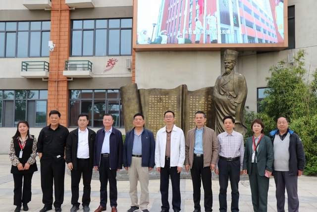 广东省军区司令员盖龙云少将一行赴阜阳历史文化研究会考察调研