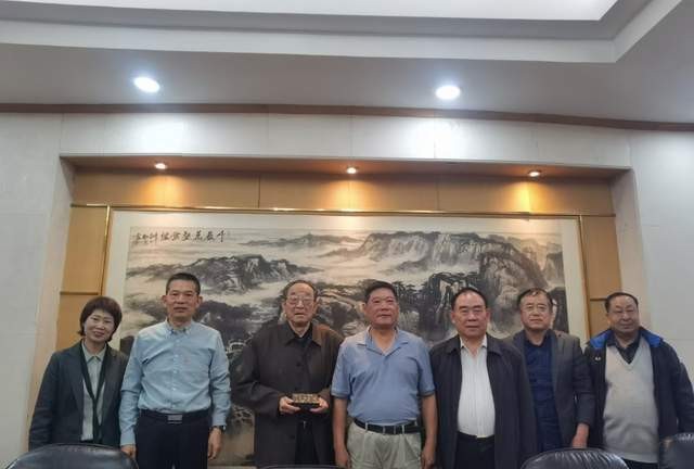 广东省军区司令员盖龙云少将一行赴阜阳历史文化研究会考察调研